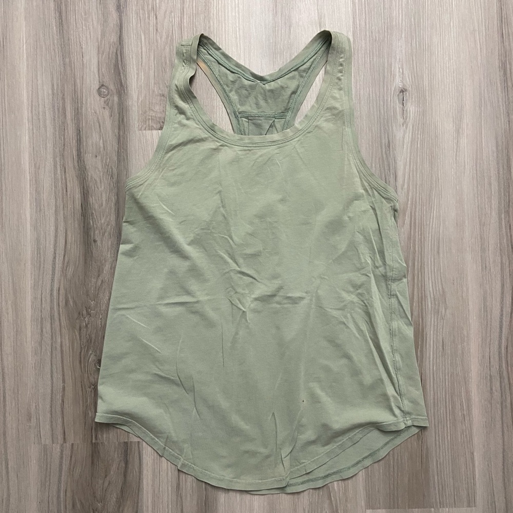 Lululemon light weight tank size 6